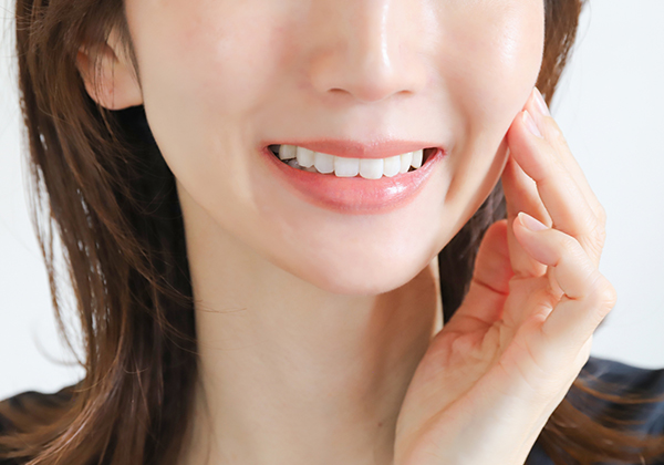 「天然の歯に近い透明感を持ち自然な仕上がりになる」イメージ